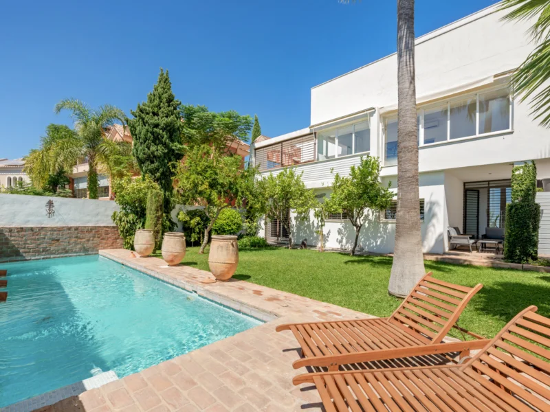 4 Bedroom Private Villa for Sale in Estepona