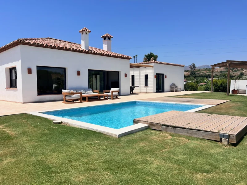 3 Bedroom Private Villa for Sale in Nueva Milla de Oro, Estepona