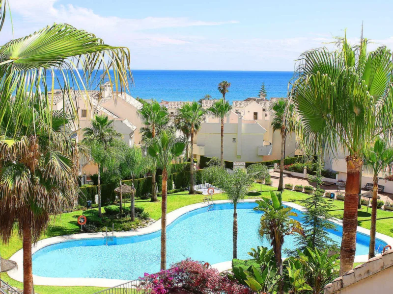 Furnished 3 Bedroom Private Villa with Terrace for Rent in Las Chapas, Marbella