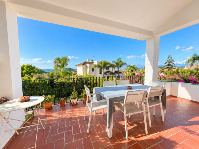 3 Bedroom Private Villa with Terrace for Sale in Estepona