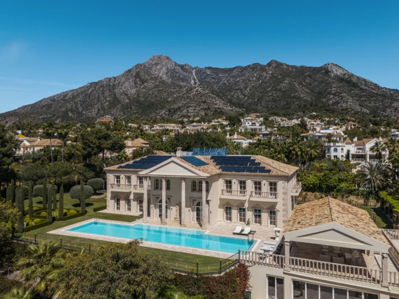 7 Bedroom Private Villa for Sale in Sierra Blanca, Marbella