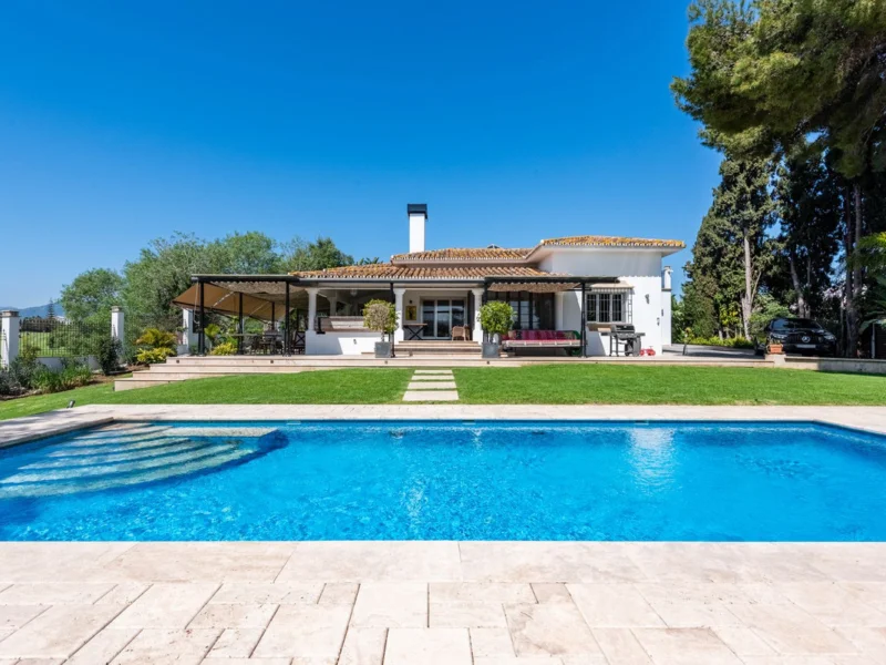 4 Bedroom Private Villa for Sale in San Pedro de Alcántara