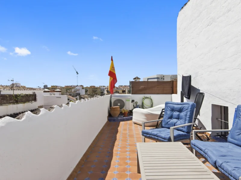 1 Bedroom Private Villa with Terrace for Sale in Estepona