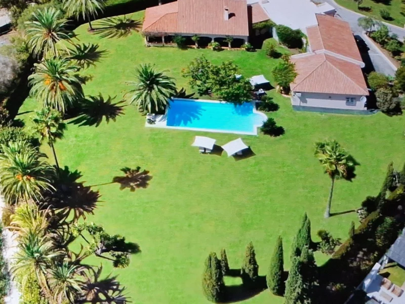 4 Bedroom Private Villa with Terrace for Sale in La Quinta, Benahavís