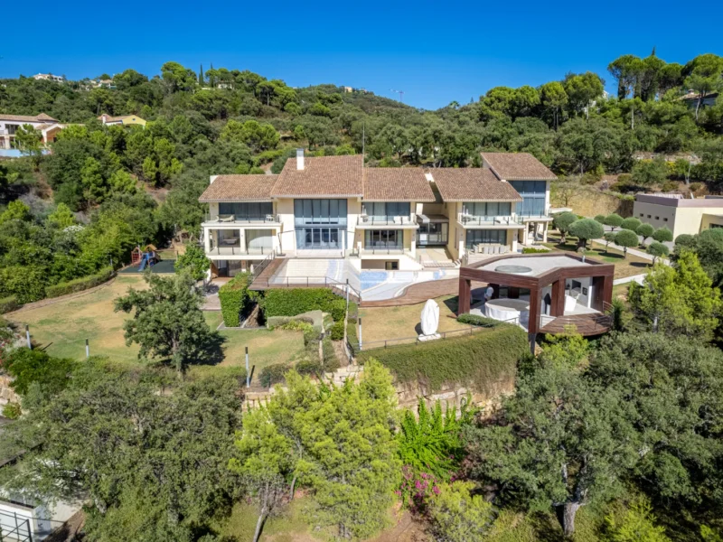 6 Bedroom Private Villa for Sale in La Zagaleta, Benahavís