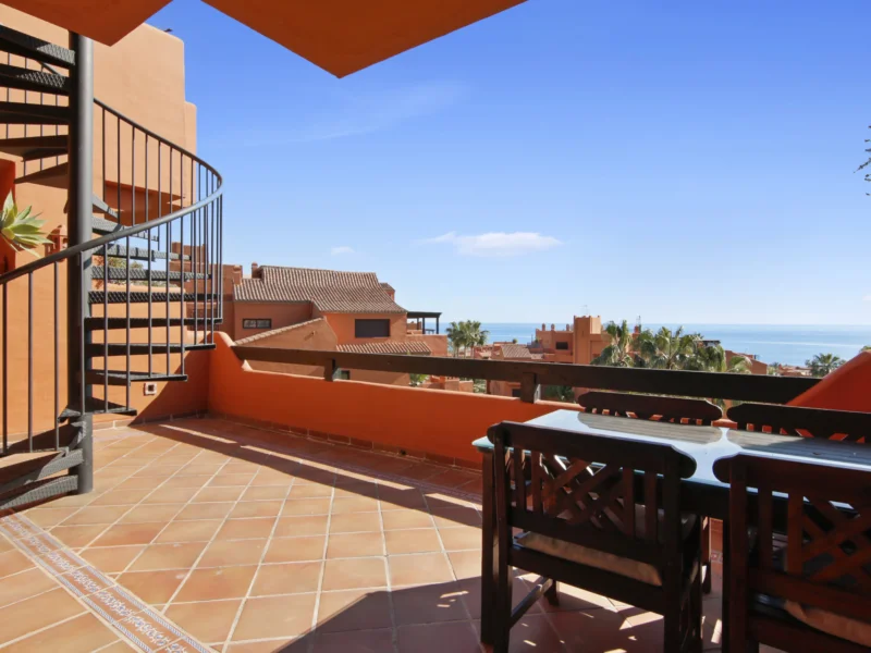 2 Bedroom Apartment for Sale in La Alqueria, Estepona