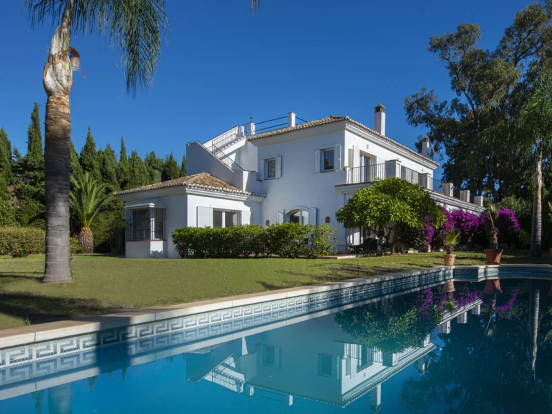 3 Bedroom Private Villa with Terrace for Sale in Guadalmina Baja, San Pedro de Alcántara
