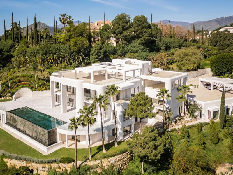11 Bedroom Private Villa for Sale in La Zagaleta, Benahavís
