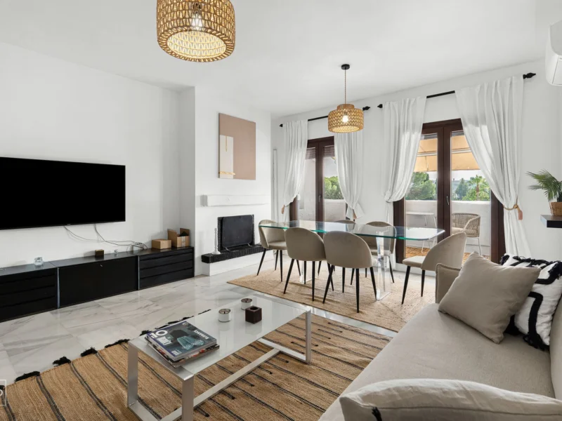 1 Bedroom Apartment with Terrace for Sale in Villa Marina, Puerto Banús, Marbella