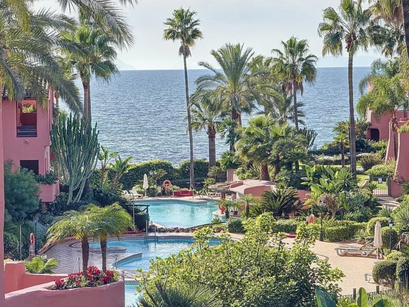 3 Bedroom Apartment with Terrace for Sale in Estepona