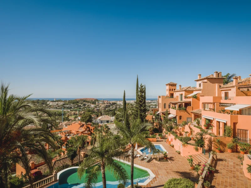 3 Bedroom Apartment with Terrace for Sale in Nueva Andalucía, Marbella