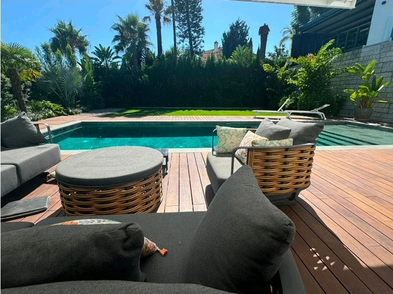 5 Bedroom Private Villa with Terrace for Sale in El Rosario, Marbella