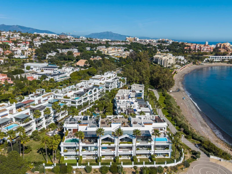 3 Bedroom Apartment with Terrace for Sale in Estepona