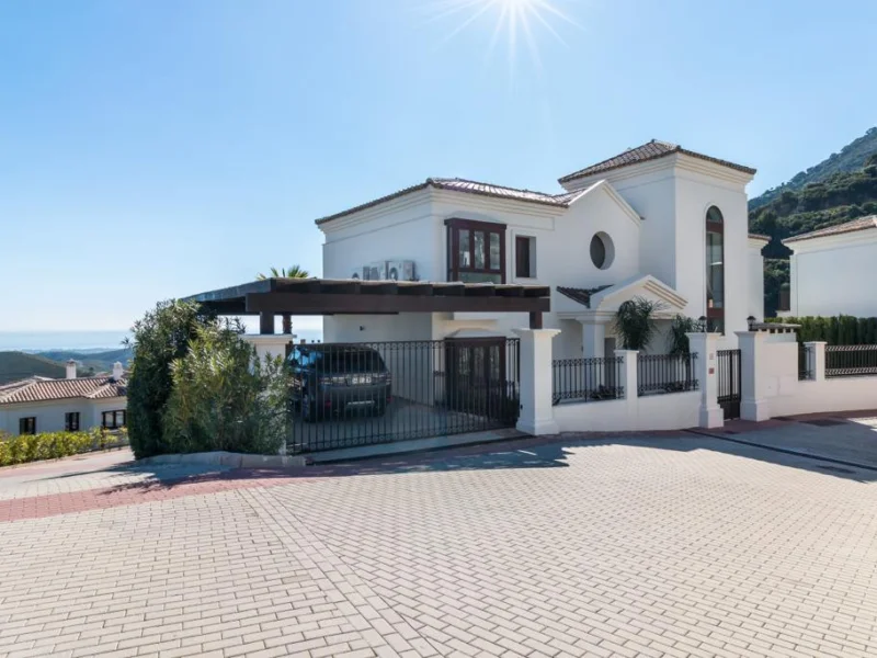 Furnished 6 Bedroom Private Villa for Rent in Benahavis Hills Country Club, Benahavís