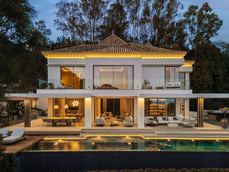 6 Bedroom Private Villa with Terrace for Sale in La Quinta, Benahavís