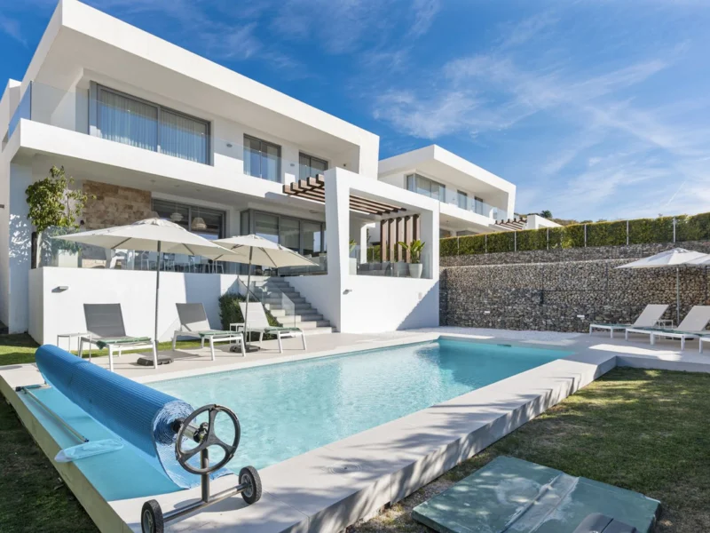 Furnished 6 Bedroom Private Villa for Rent in Elviria, Marbella