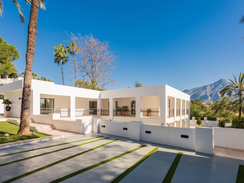 5 Bedroom Private Villa for Sale in Nueva Andalucía, Marbella