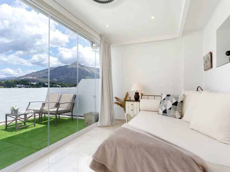 Furnished 3 Bedroom Apartment with Terrace for Rent in Nueva Andalucía, Marbella