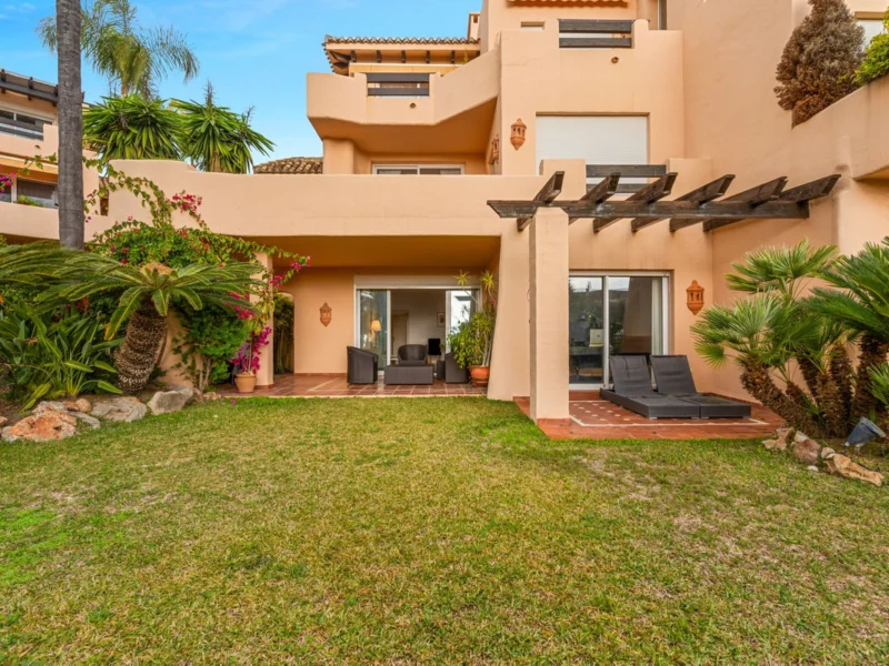 3 Bedroom Apartment with Terrace for Sale in Sierra Blanca, Marbella