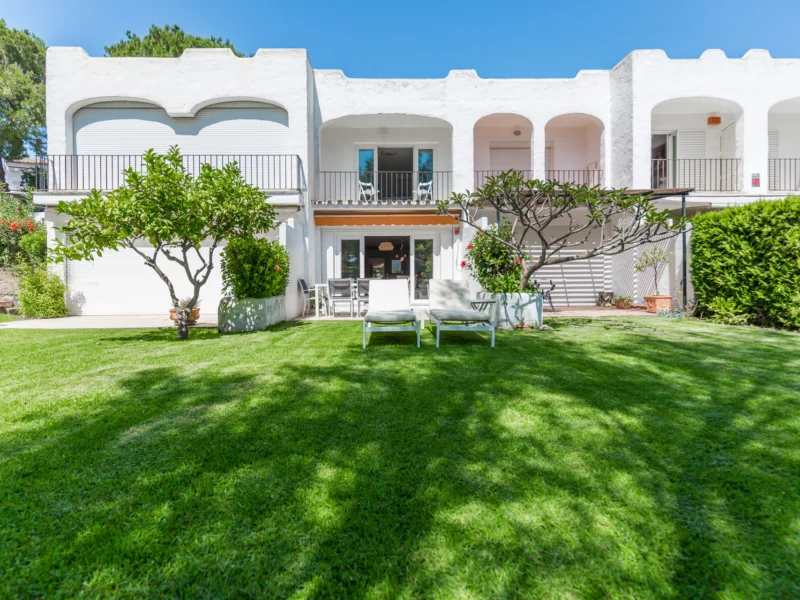 2 Bedroom Private Villa for Sale in Peñablanca, Nueva Andalucía, Marbella