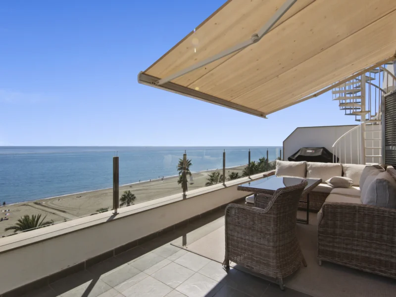 3 Bedroom Apartment with Terrace for Sale in Estepona