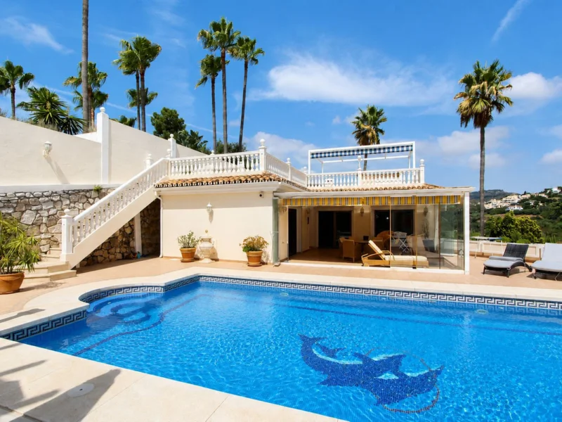 4 Bedroom Private Villa with Terrace for Sale in Elviria, Marbella