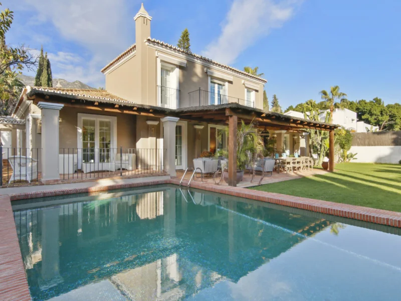 4 Bedroom Private Villa for Sale in Nagüeles, Marbella