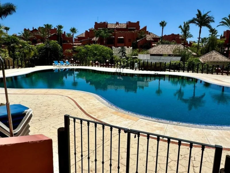 2 Bedroom Apartment with Terrace for Rent in Estepona