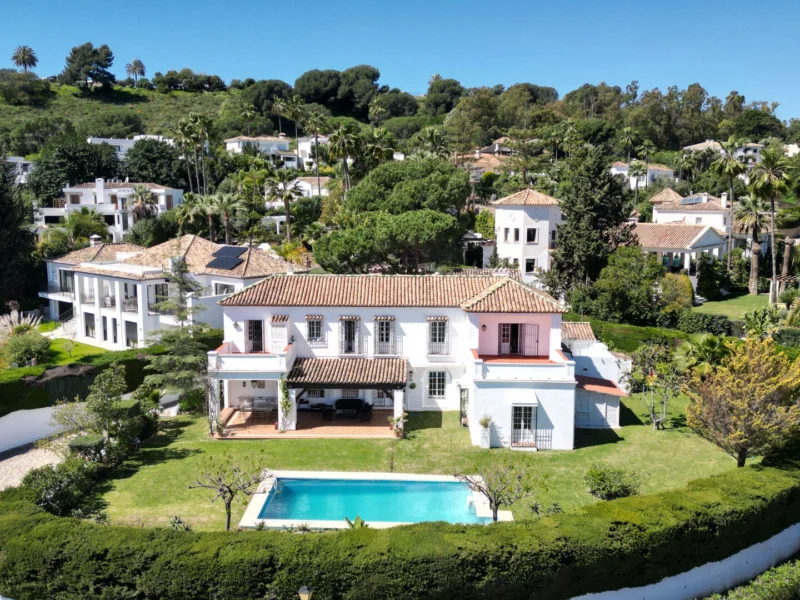 6 Bedroom Private Villa for Sale in Las Brisas, Nueva Andalucía, Marbella