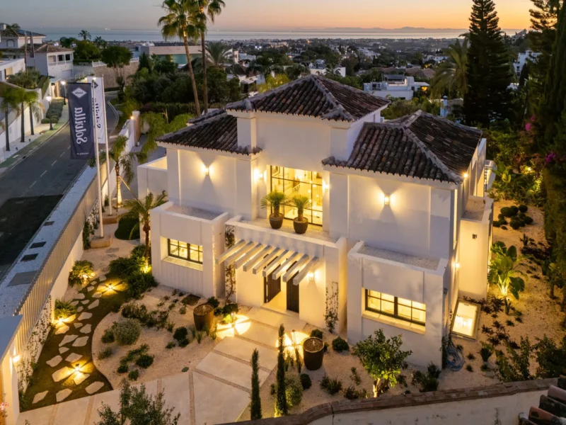 5 Bedroom Private Villa with Terrace for Sale in Benahavís