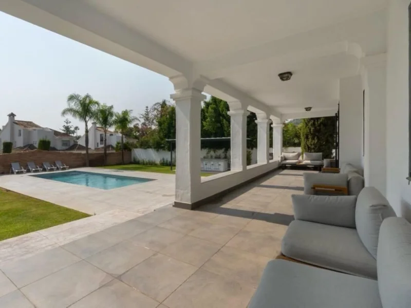 6 Bedroom Private Villa for Sale in Nueva Andalucía, Marbella