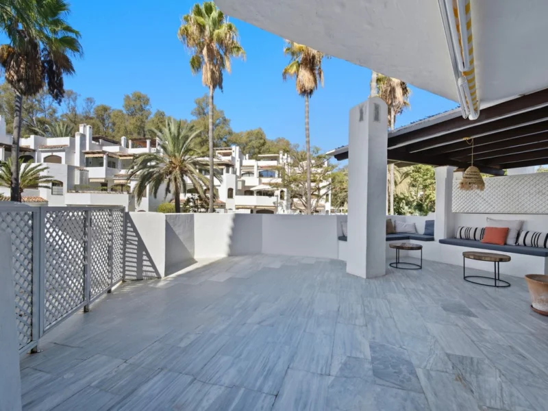 Furnished 3 Bedroom Apartment with Terrace for Rent in Elviria, Marbella