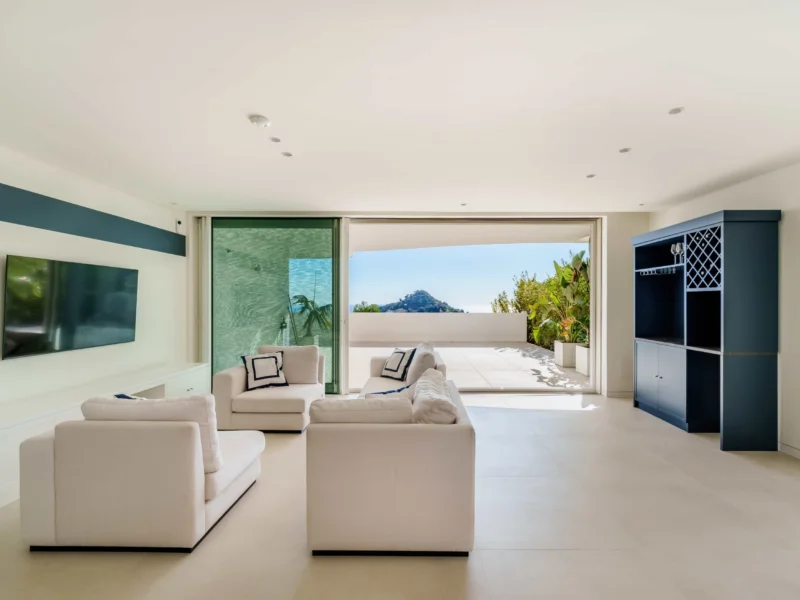 3 Bedroom Apartment with Terrace for Sale in Palo Alto, Marbella