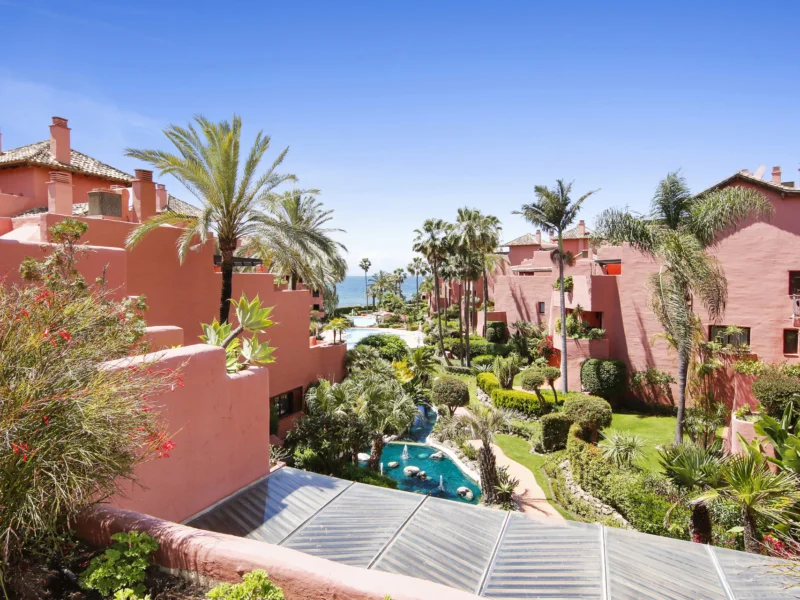 3 Bedroom Apartment with Terrace for Sale in Estepona