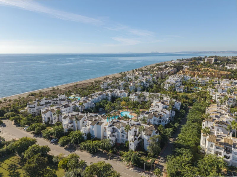 Apartamento de 3 dormitorios en venta en Costalita, Cancelada, Estepona