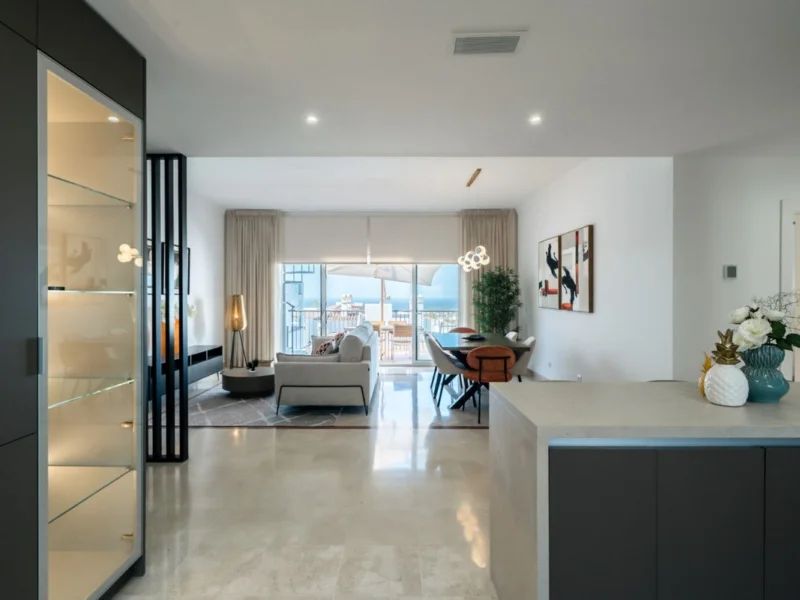 2 Bedroom Apartment with Terrace for Sale in Benahavís