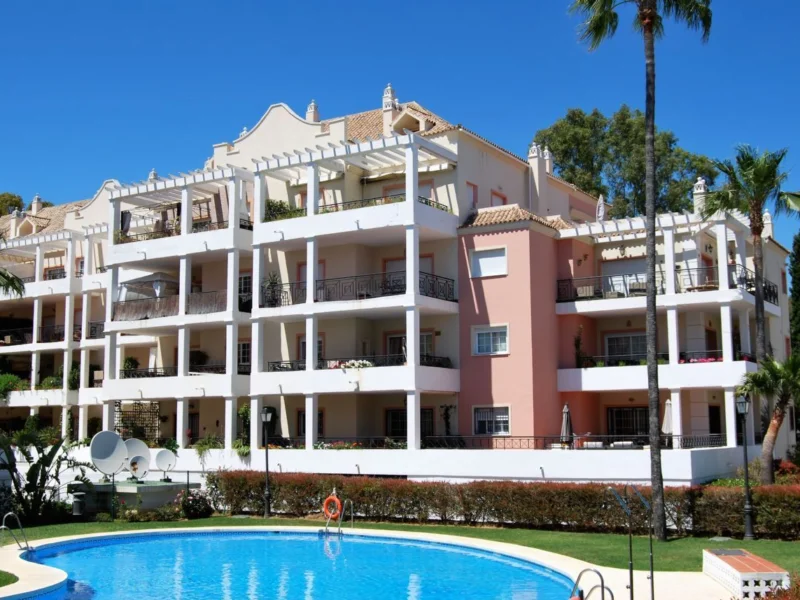 Furnished 3 Bedroom Apartment with Terrace for Rent in Nueva Andalucía, Marbella