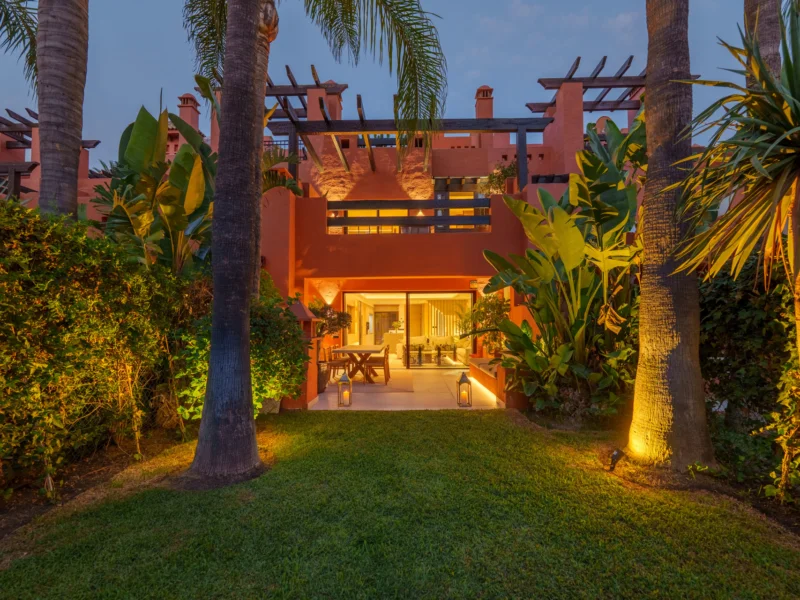 4 Bedroom Private Villa for Sale in Altos de Puente Romano, Milla de Oro, Marbella