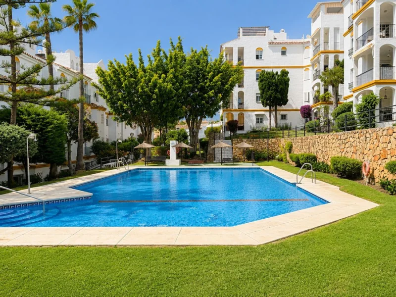 2 Bedroom Apartment with Terrace for Sale in Atalaya, Estepona