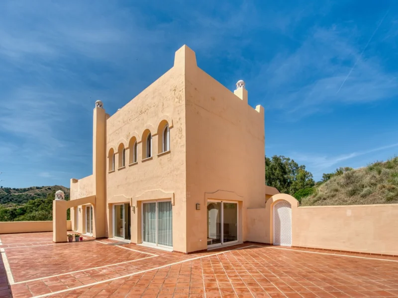 3 Bedroom Apartment for Sale in Elviria, Marbella
