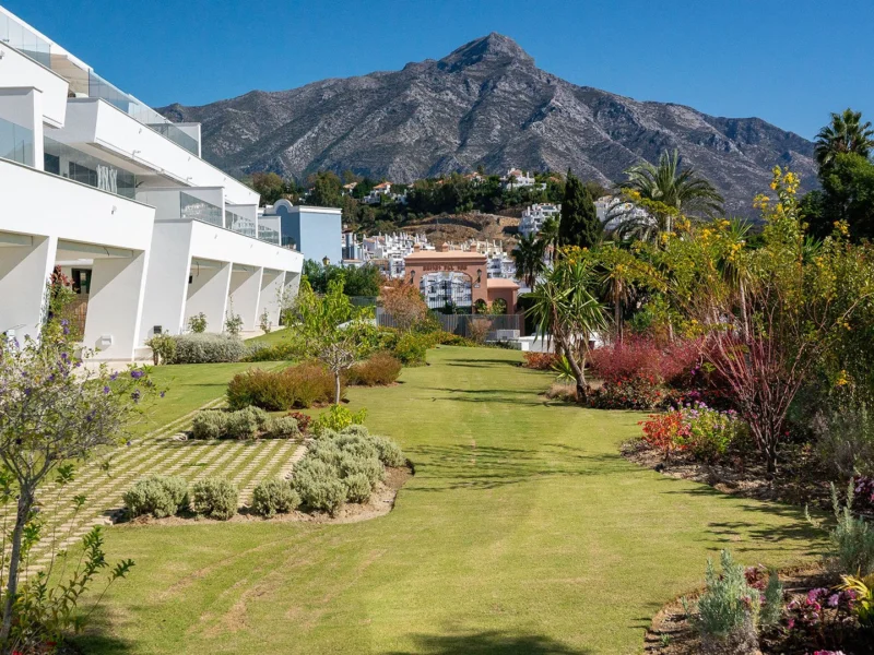 3 Bedroom Apartment for Sale in Azahar de Marbella, Nueva Andalucía, Marbella