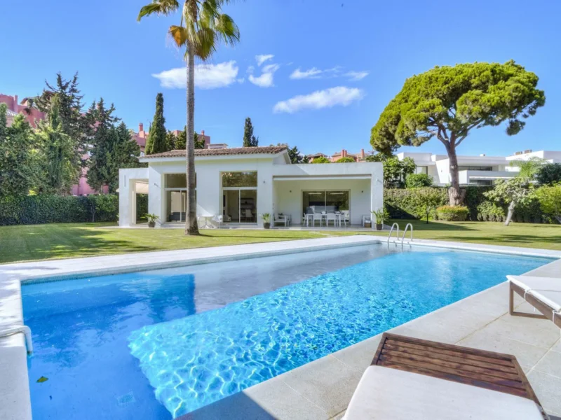 3 Bedroom Private Villa with Terrace for Sale in Guadalmina Baja, San Pedro de Alcántara