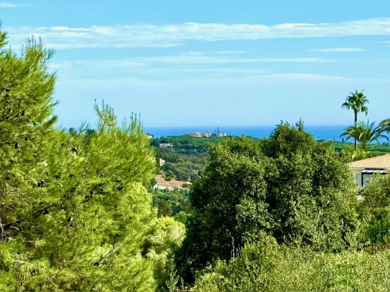3 Bedroom Apartment with Terrace for Sale in Elviria, Marbella